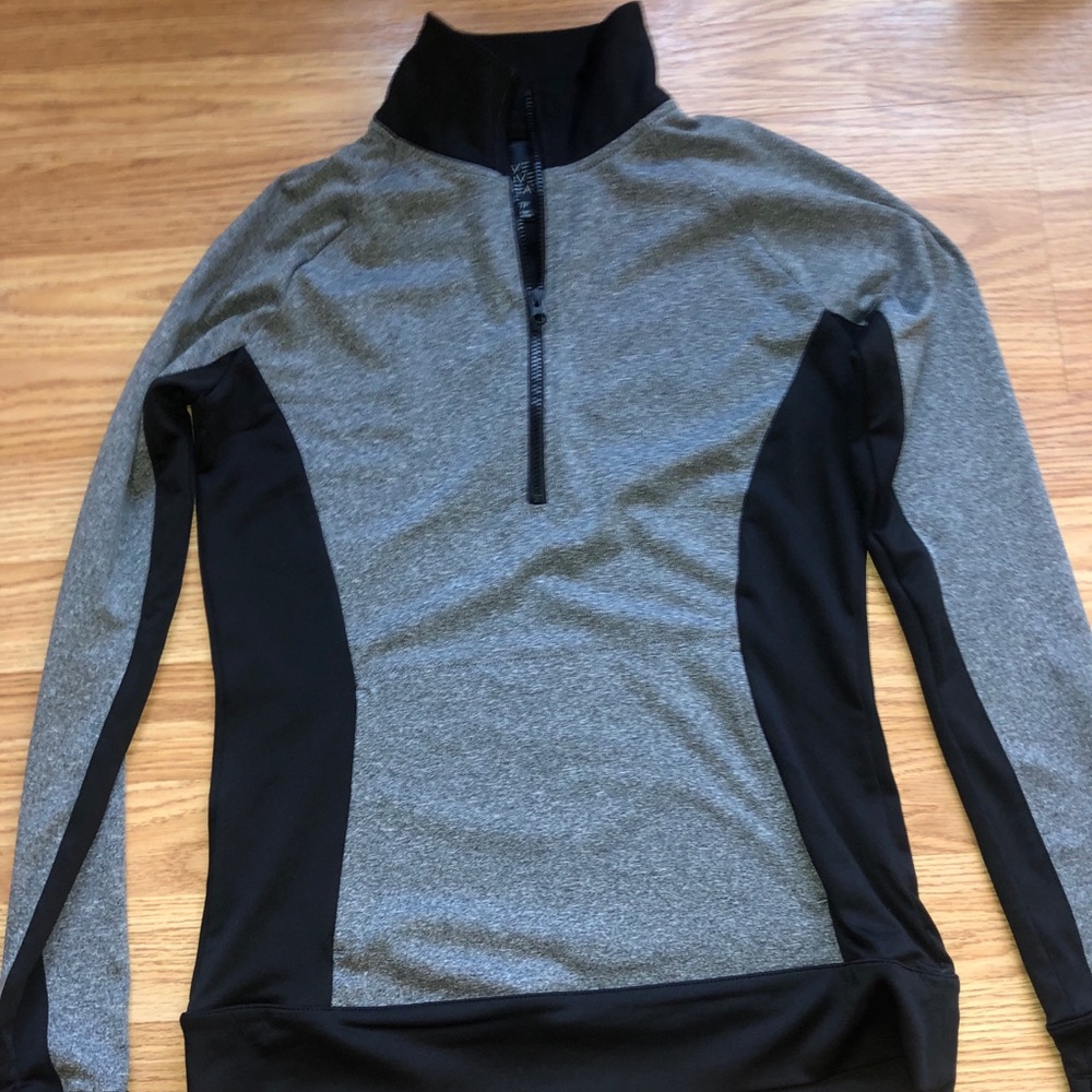 Black and gray workout pullover